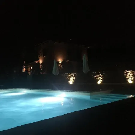 לינה וארוחת בוקר La Crusetta 4*